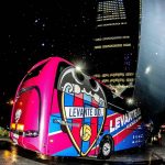 La afición granota se moviliza para recibir al equipo a su llegada a Valencia